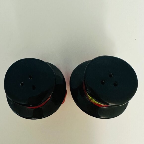 Snowman Ceramic Set Of Christmas Holiday Salt And Pepper Shakers - Picture 6 of 9